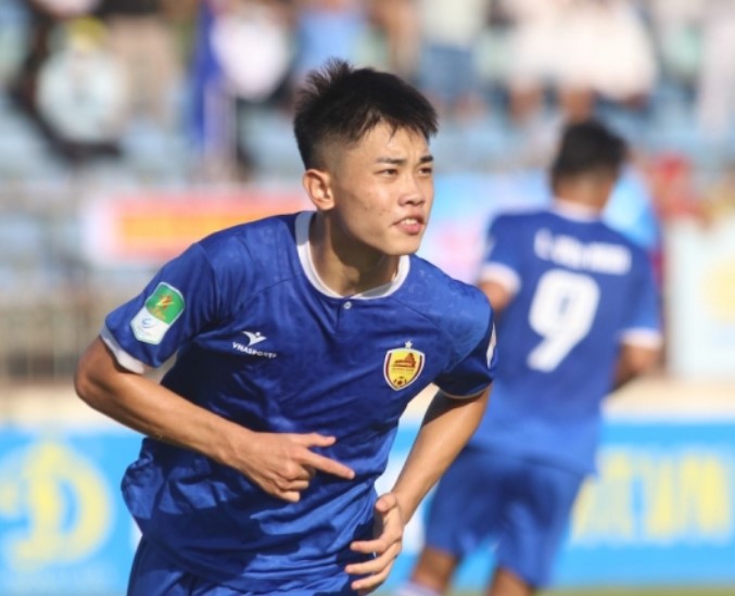 ngoc-quy-cua-hlv-troussier-nhan-an-phat-nang-bi-gach-ten-truoc-vlwc-2026